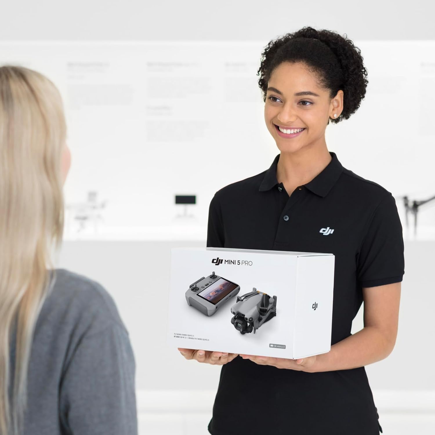DJI Mini 5 Pro Fly More Combo Mit DJI RC 2 Und 1 Jahr Care C0-Zertifiziert 4K-Drohne Für Anfänger 1-Zoll CMOS Hinderniserkennung 225°-Gimbal-Rotation Grau
