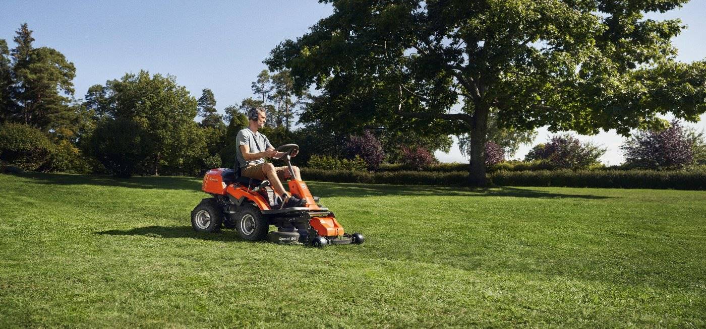 Husqvarna Profi-Frontmäher R 214TC inkl. Mähdeck Combi 94