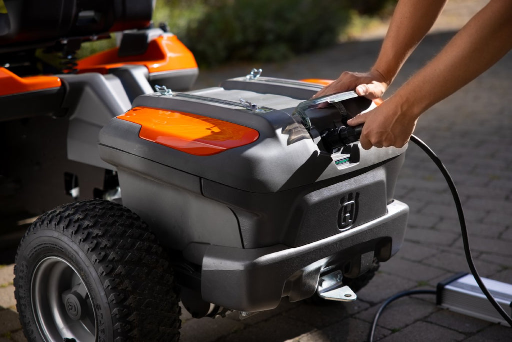 Husqvarna Akku-Frontmäher R 200iX AWD Dualbatterie - Grundgerät ohne Mähwerk