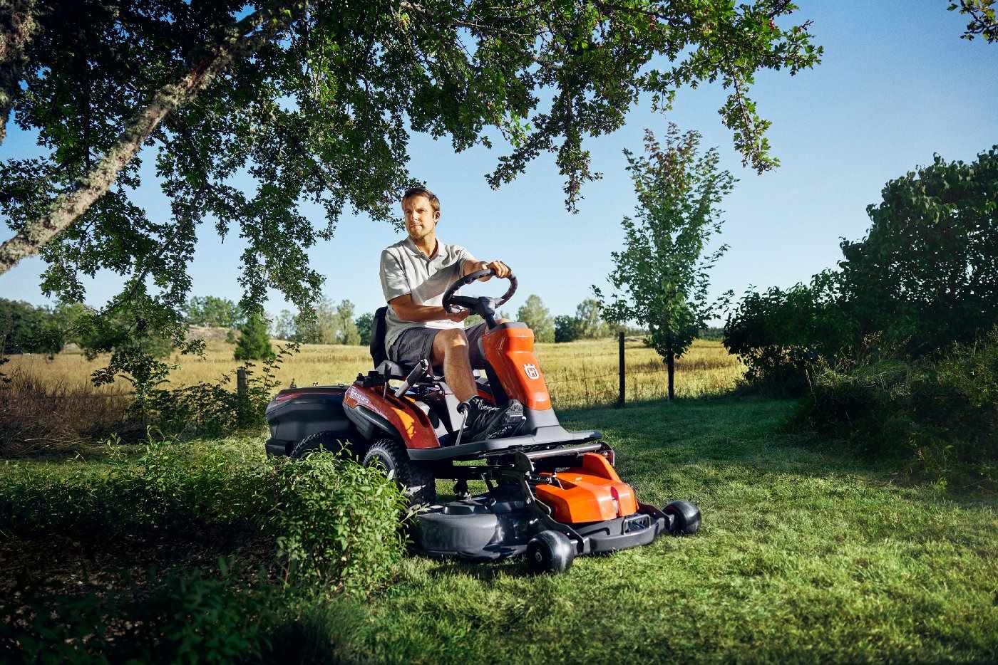 Husqvarna Akku-Frontmäher R 200iX AWD Dualbatterie - Grundgerät ohne Mähwerk