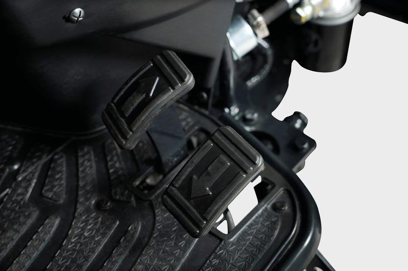 Solis Kompakttraktor 26 HST Panther Sondermodell in Schwarz Grundmaschine ohne Bereifung