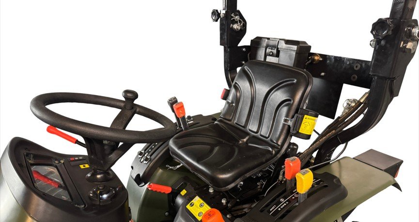 Startrac Allrad-Kleintraktor 22 Nato-Grün mit Ackerstollenbereifung