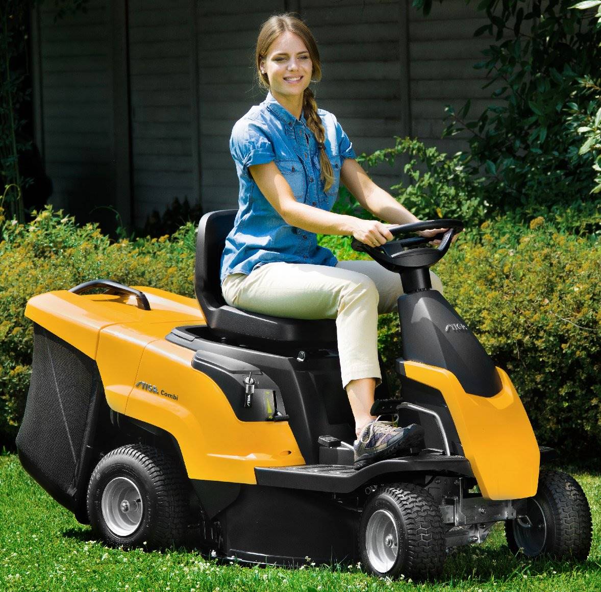 Stiga Aufsitzmäher Combi 166 mit Mulchkit und Deflektor