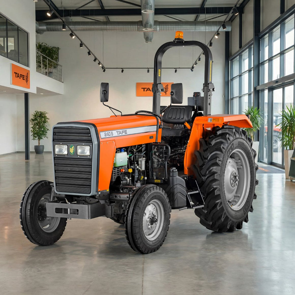 Tafe Classic-Universalschlepper 240S mit AS-Bereifung und Hinterradantrieb