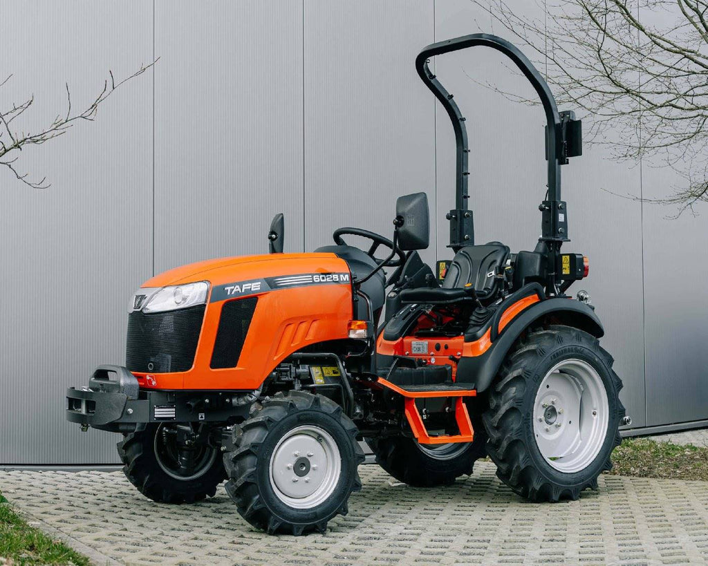Tafe Allrad-Universalschlepper 6028H Grundmaschine mit AS-Bereifung