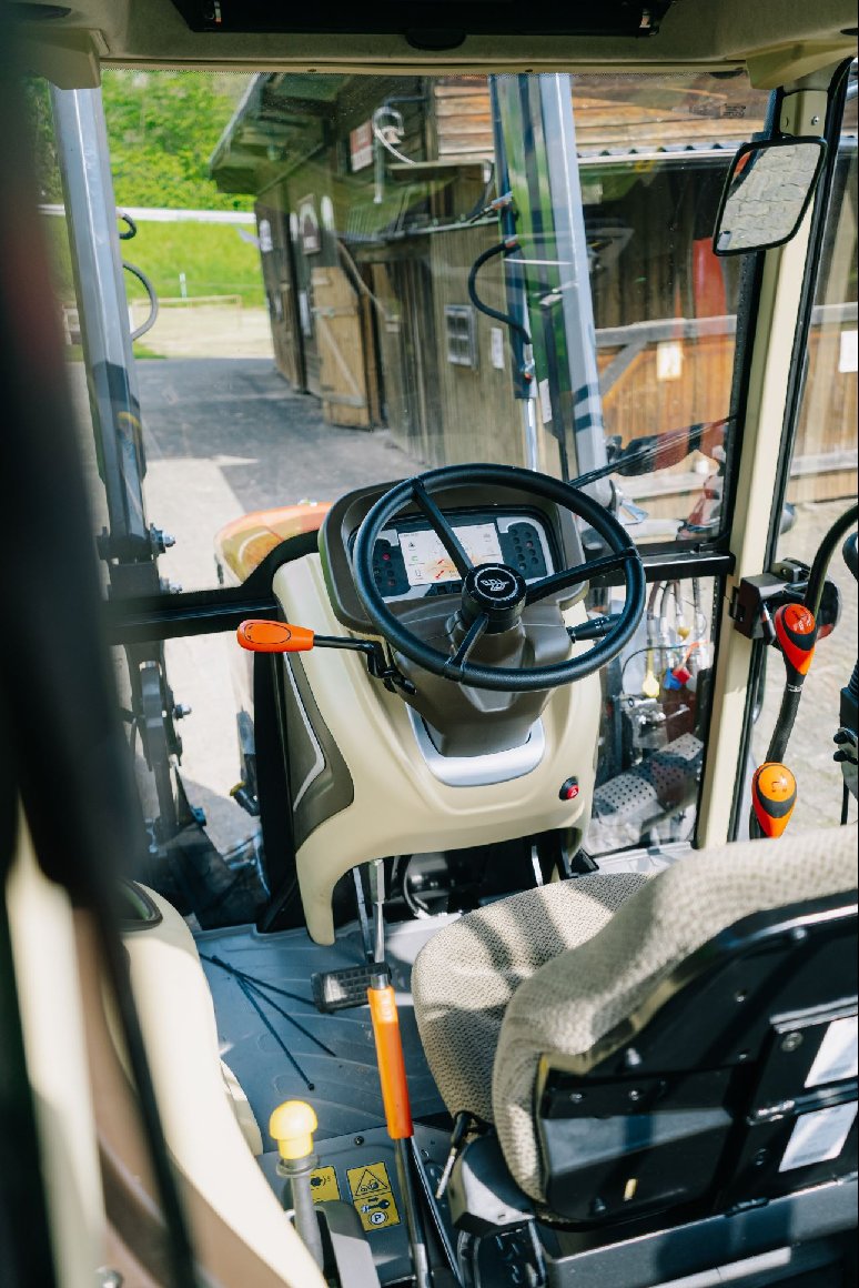 Tafe Allrad-Universalschlepper 7515C mit Kabine und AS-Bereifung