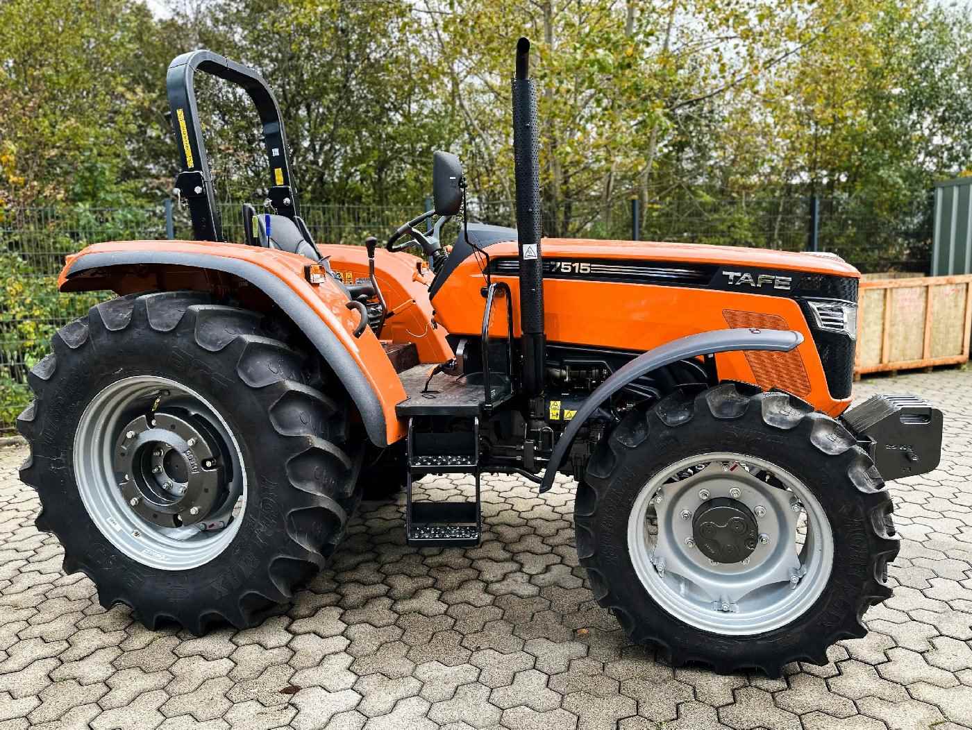 Tafe Allrad-Universalschlepper 7515 GE Grundmaschine mit AS-Bereifung