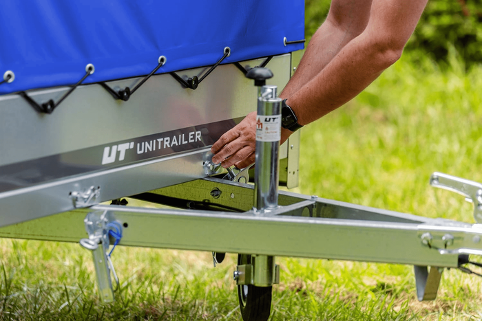 Auto Anhänger 230×125 Garden Trailer 230 KIPP Unitrailer 750 kg mit Stützrad, blauer Hochplane und Hochspriegel-Neu